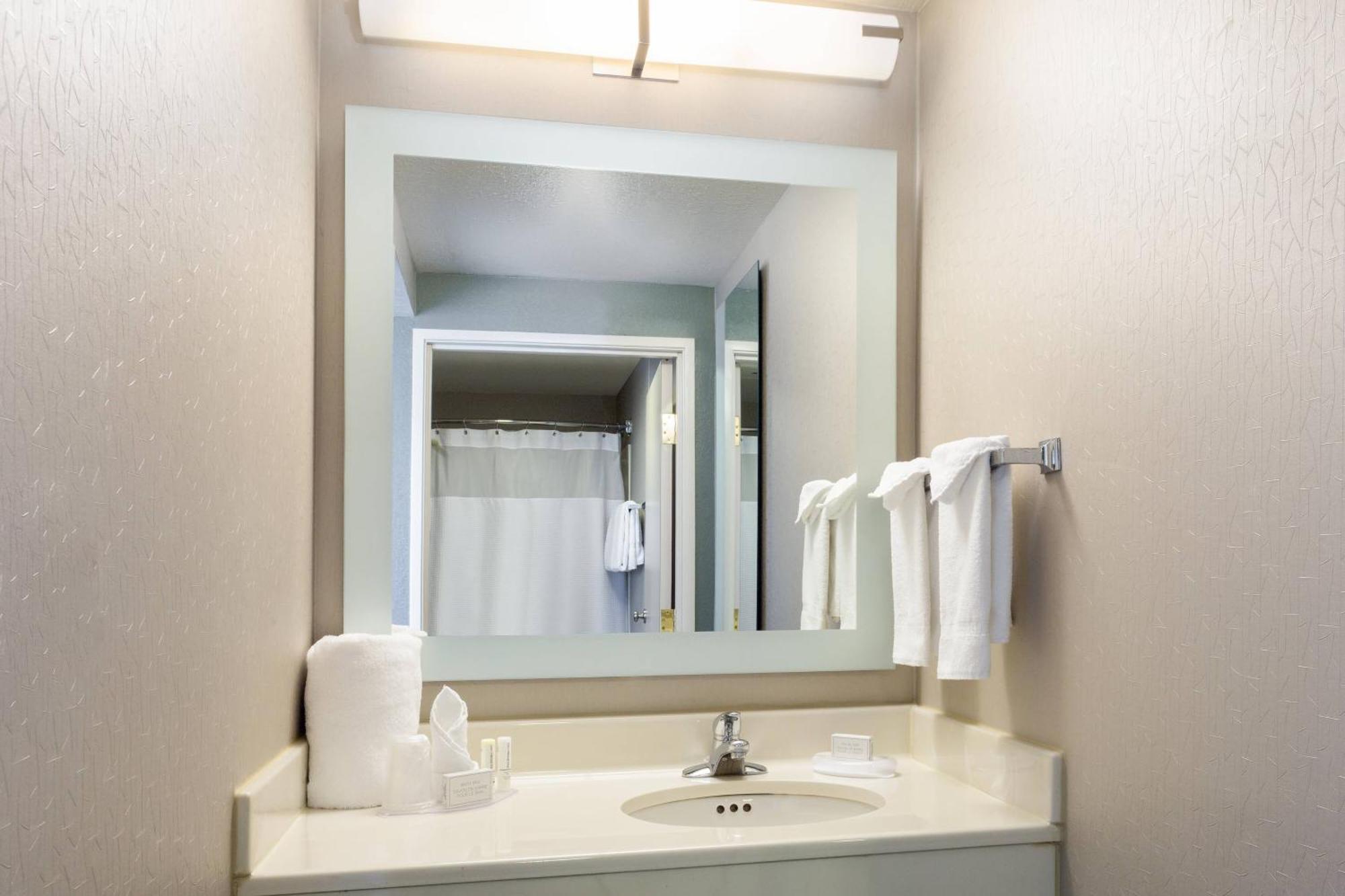 Hotel Springhill Hurstbourne/north 3*